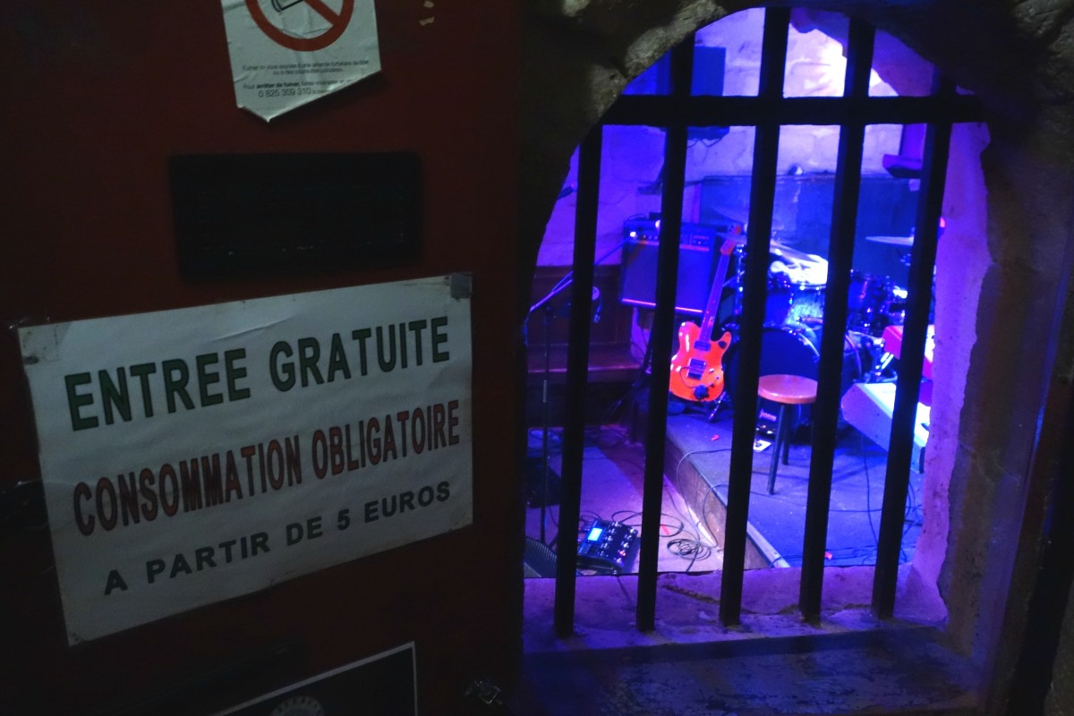 Le Caveau Des Oubliettes : Bar/pub Musical De Jazz Sur Paris – Homaigod